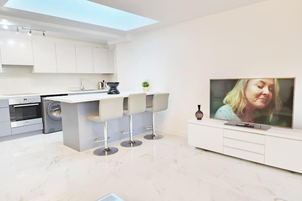 Paradigm House, Stunning 2-Bedroom Apartment 1, Free Parking, Оксфорд Екстериор снимка