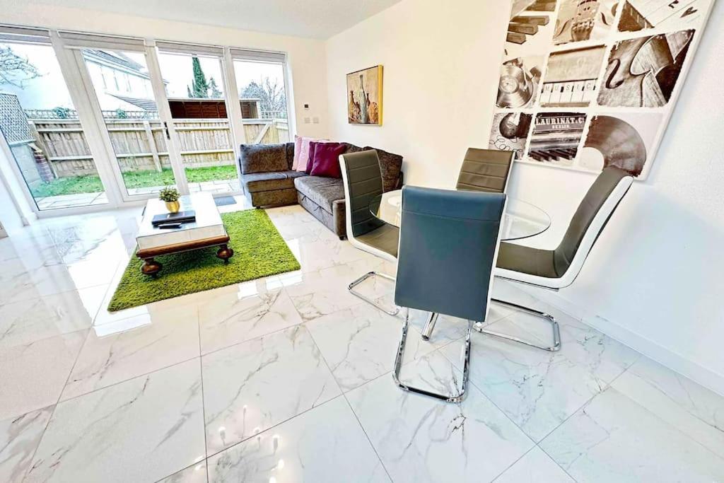 Paradigm House, Stunning 2-Bedroom Apartment 1, Free Parking, Оксфорд Екстериор снимка