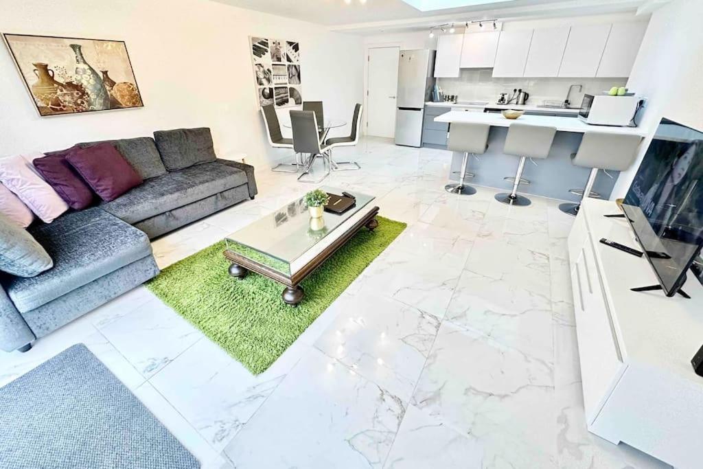 Paradigm House, Stunning 2-Bedroom Apartment 1, Free Parking, Оксфорд Екстериор снимка