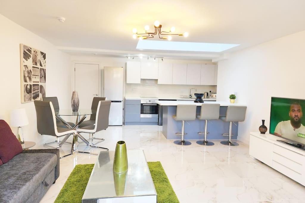Paradigm House, Stunning 2-Bedroom Apartment 1, Free Parking, Оксфорд Екстериор снимка