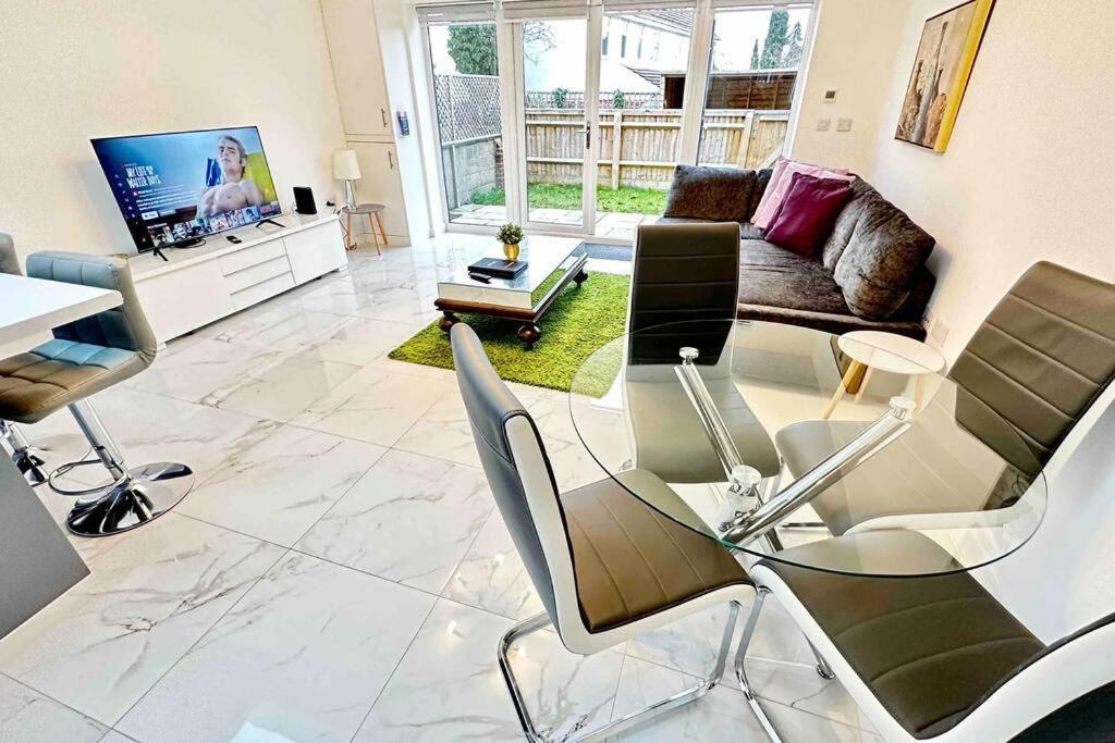 Paradigm House, Stunning 2-Bedroom Apartment 1, Free Parking, Оксфорд Екстериор снимка