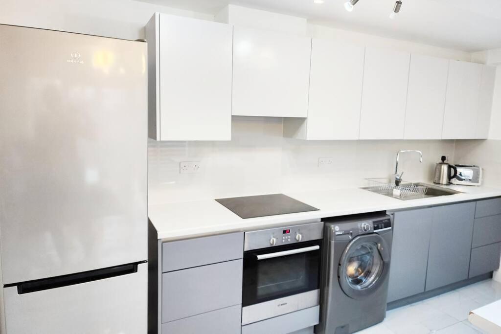 Paradigm House, Stunning 2-Bedroom Apartment 1, Free Parking, Оксфорд Екстериор снимка